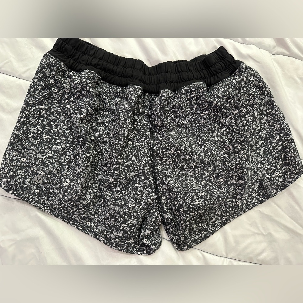 Lululemon Tracker Short IV (4-way
Stretch 4")